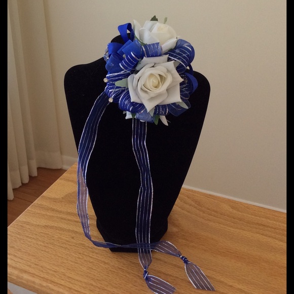 Now & Forever Keepsake Corsages Accessories - NIB White Rose & Blue Ribbon Wristlet Corsage