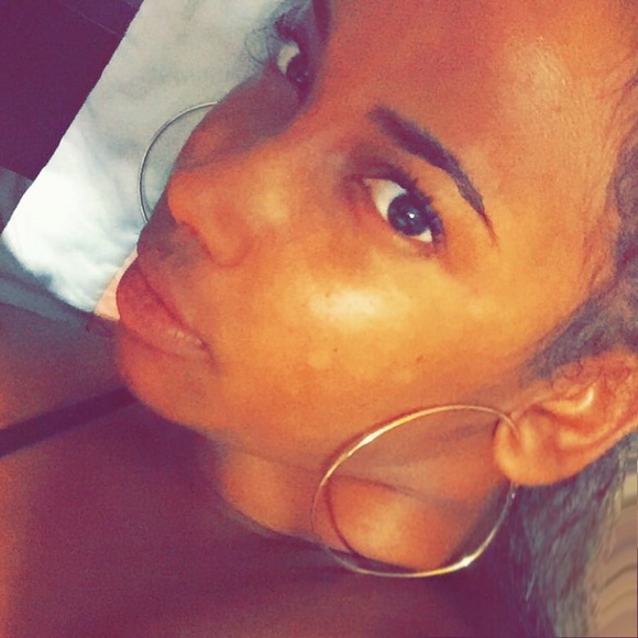 Meet your Posher, Aniya