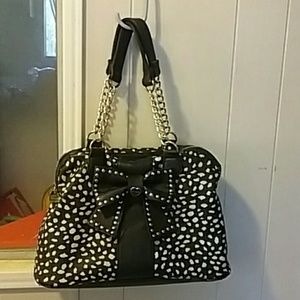 A petty,nice purse