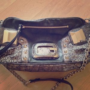 🎀🎉GUESS Metallic Grey Bag w/ Stud detail