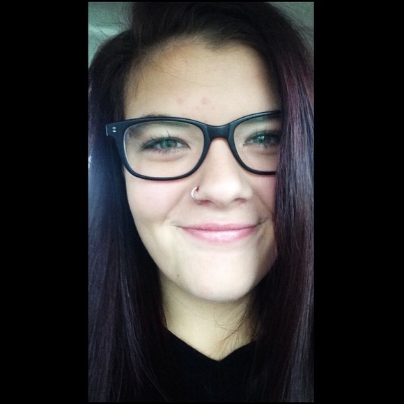 Meet your Posher, Gabriella - Picture 1 of 1