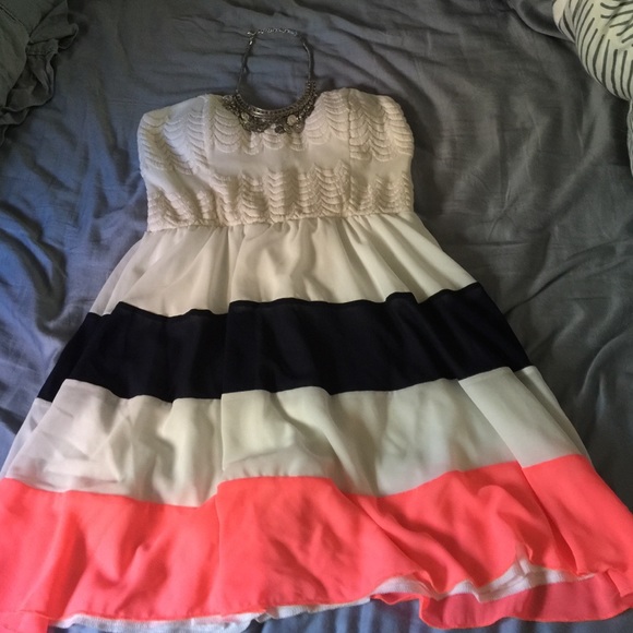 Striped strapless dress with sweetheart neckline - Picture 2 of 2