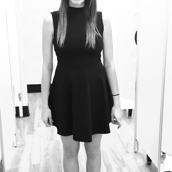 Worn once!! Excellent condition. Size small fits 2