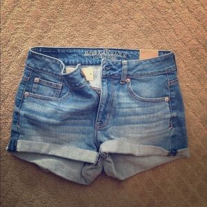 American Eagle- Hi Rise Shortie
