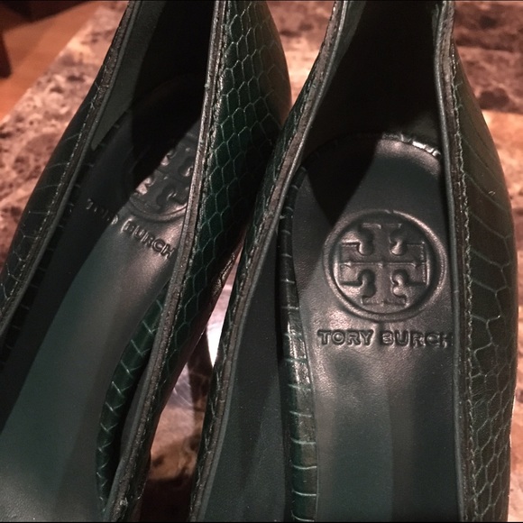 Tory Burch Python heels! Size 6 - Picture 2 of 4
