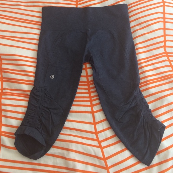 Lululemon in the flow crops