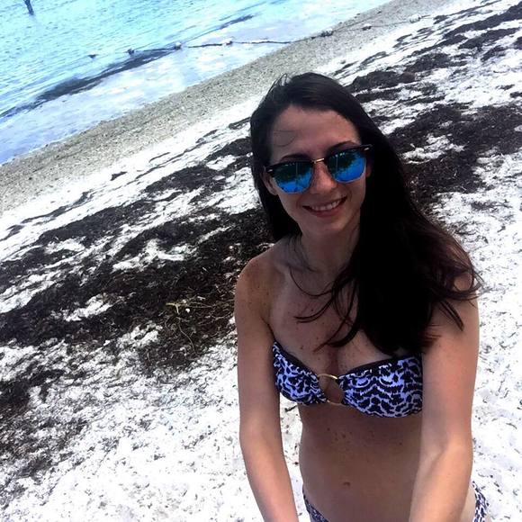 Meet your Posher, Alexia