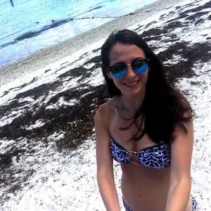 Meet your Posher, Alexia