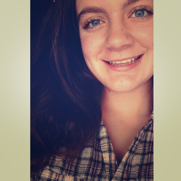 Meet your Posher, Halli - Picture 1 of 1