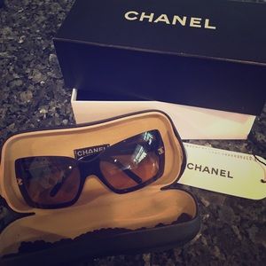 CHANEL Sunglasses
