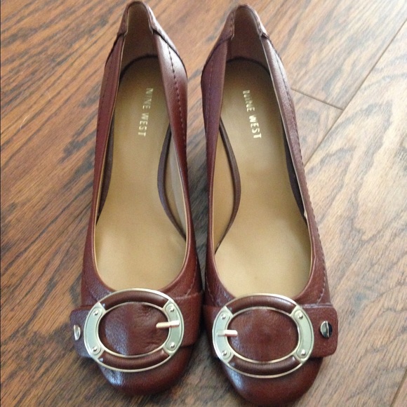 Brown leather Nine West wedges