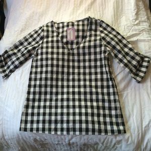 Everly small black and white shirt new with tag