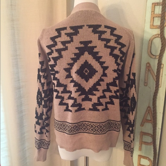 👚SOLD 👚 Tribal Print Sweater