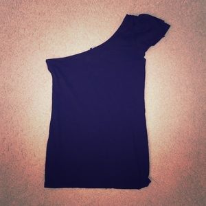 One shoulder shirt
