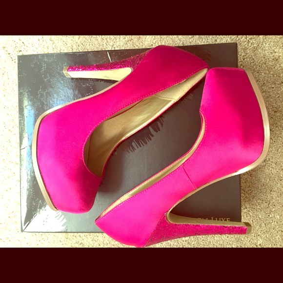 Madden Girl 4 inch heel satin pumps