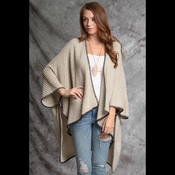 Sweaters - 🎉HOST PICK🎉 poncho cardigan