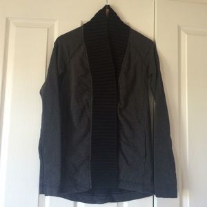 Lululemon Bliss wrap in Dark gray