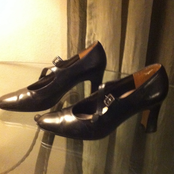 Shoes - Picture 1 of 4