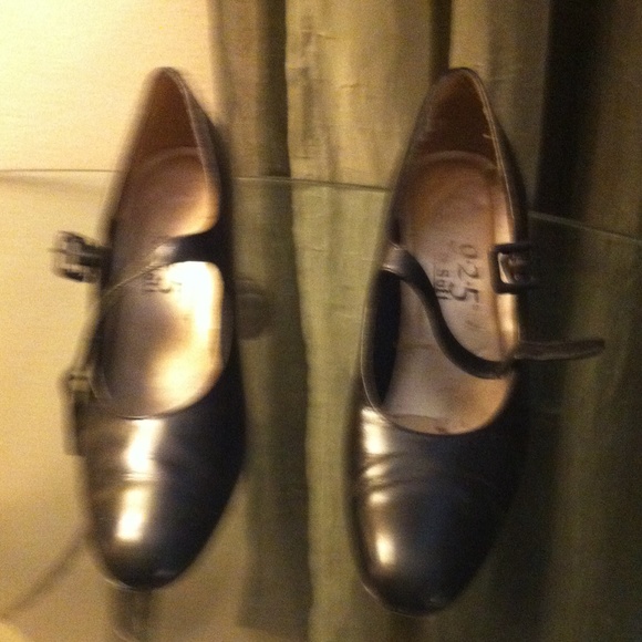 Shoes - Picture 2 of 4