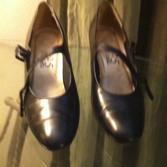 Shoes - Picture 4 of 4