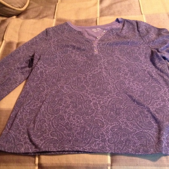 2 shirts for 1 price !!! Henley long sleeve tops.