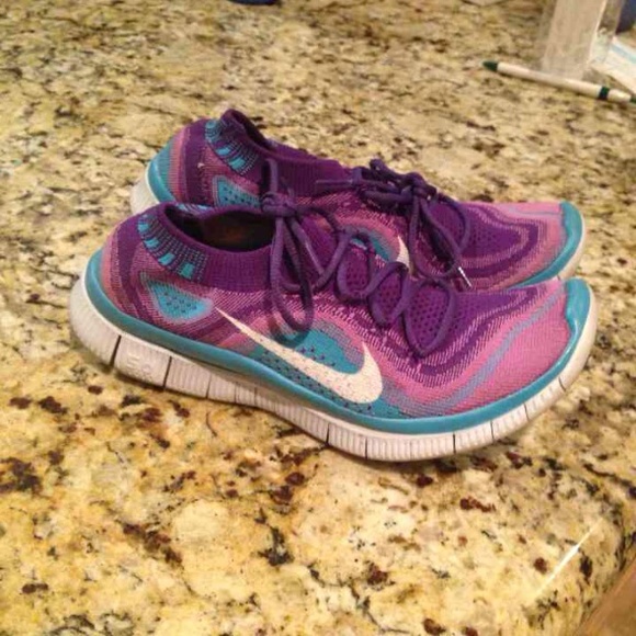 Nike Shoes - Nike Free Flyknit