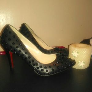 New black studded pumps