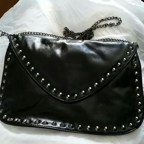 Steve madden black clutch.