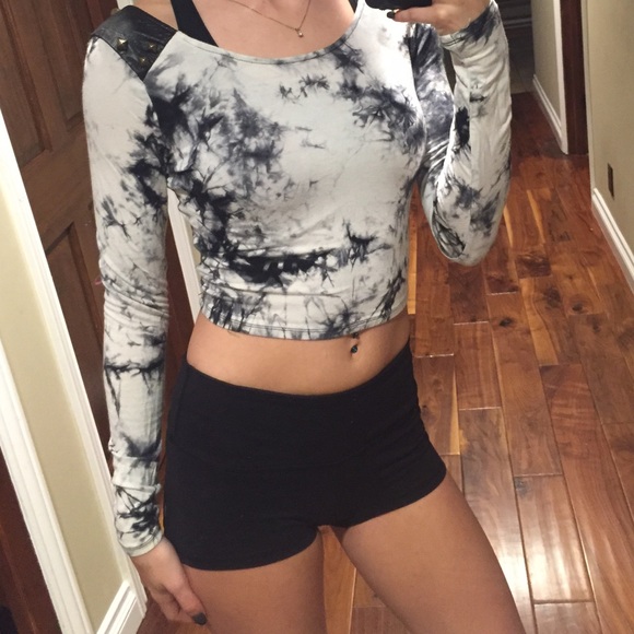 Tight long sleeved crop top - Picture 2 of 2
