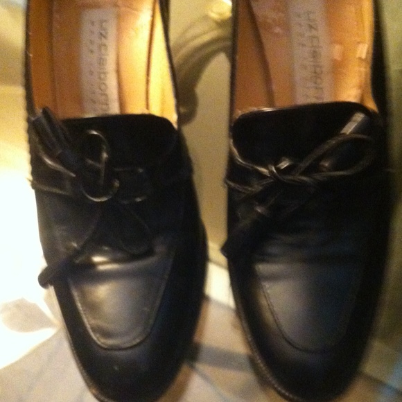 Shoes - Picture 3 of 4