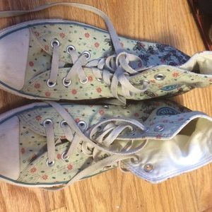 Flower and bee Converse high tops