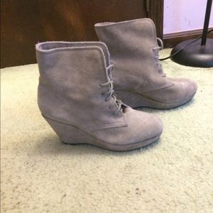 Steve Madden taupe booties 2 inch heel fits 9.5