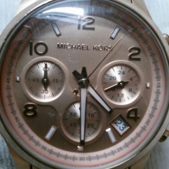 Trade: Michael Kors Rosegold Watch TRADE ACCEPTED - Picture 2 of 4