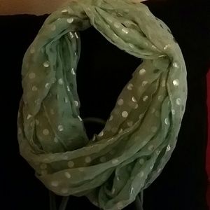 Scarf light green with silver dots