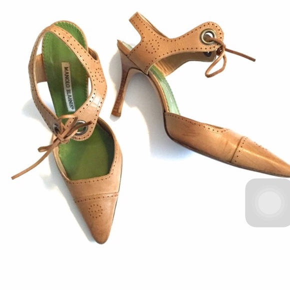 MANOLO BLAHNIK laced pumps!!