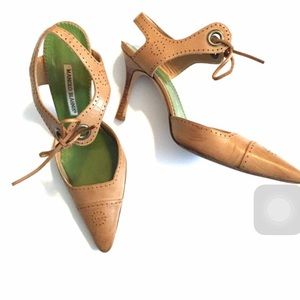MANOLO BLAHNIK laced pumps!!