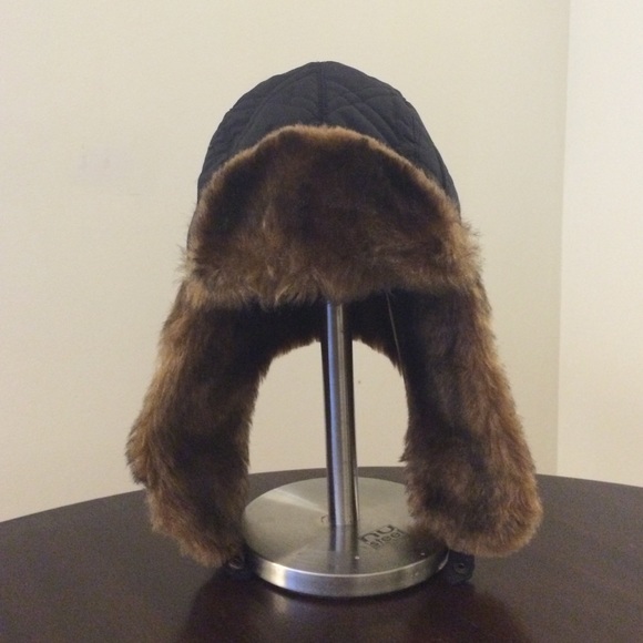 Fur flap hat in black