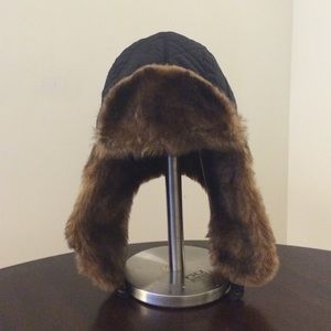 Fur flap hat in black
