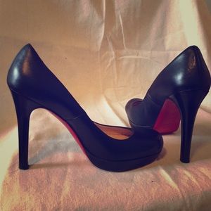 Christian Louboutin size 40 black pumps
