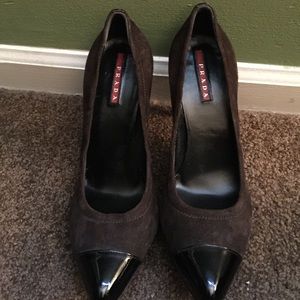 Prada brown suede pumps with black patent leather