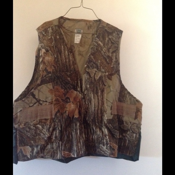 Camouflage hunting vest