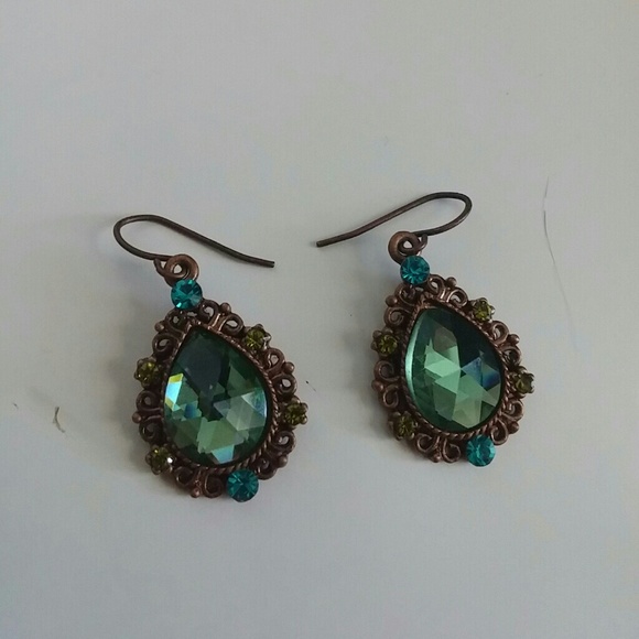 Earring bundle - Picture 2 of 3