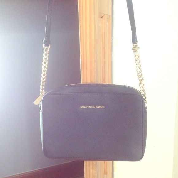 Authentic Michael Kors cross body bag!