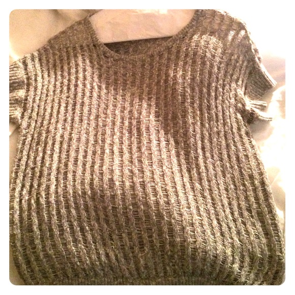 Short sleeve knit sweater