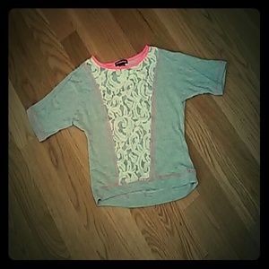 Half-sleeve lace shirt