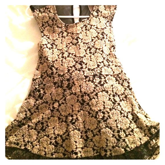 Floral flare waisted tank top!
