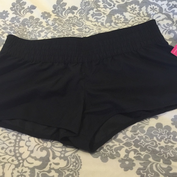 Black target wind shorts