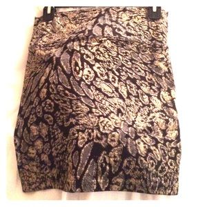 Fitted leopard skirt!