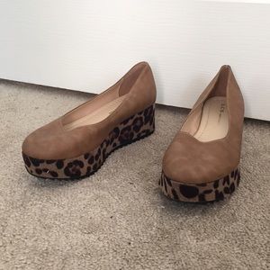 Leopard and tan platform flatform shoes