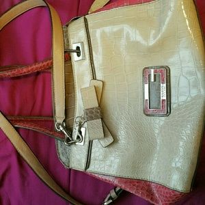 ❌SOLD❌Gorgeous Guess purse